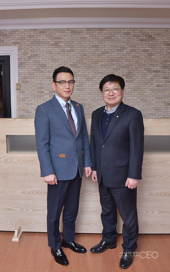 송석 대표(左)와 이용욱 회장(右)
