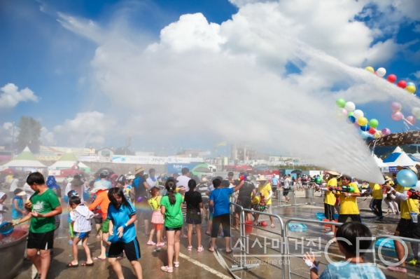 문화체육관광부가 선정한 축제! 장흥군이 자랑하는 청정 수자원을 테마로 하는 축제 '물'이란 테마로 모든 프로그램은 연결되어 있습니다. 사진=정남진장흥축제 제공