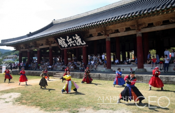 충무공 이순신과 함께하는 역사적인 순간과 축제를 동시에 느끼는 통영한산대첩축제 사진=통영한산대첩축제 제공