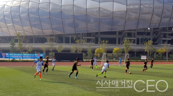 2019 다롄 승리연맹 한중 국제 유소년 축구대회 우승(사진=경산시축구협회 제공)