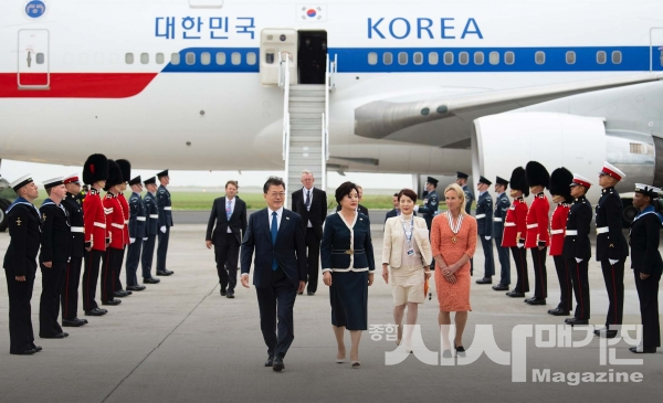 문재인 대통령, G7 정상회의 참석차 영국 방문(사진=청와대)