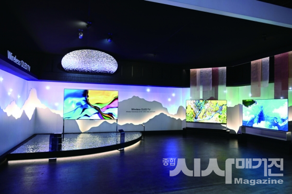 ▲CES 2023 중 LG부스에 전시된 LG Signature OLED M(출처=LG Newsroom)