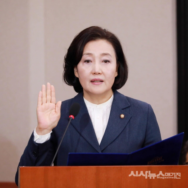 "중소기업·자영업자 활로개척, 정부가 수출과 온라인시장 확대 협력하는 것"