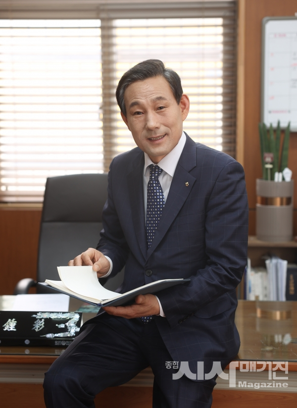 “지역사회와 더불어 가는 농협으로 만들어 가겠습니다.”