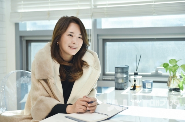 “사람들이 편하게 입을 수 있는 트렌드한 옷을 만들고 싶어요.”