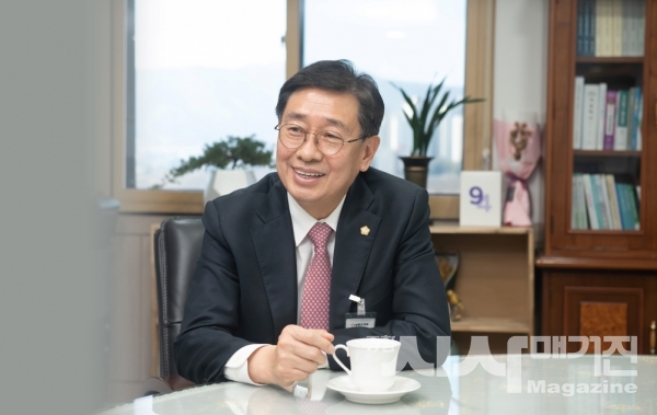 "사람과 자연이 행복한 인심 좋은 양평, 행복한 양평군민을 위한 군수가 되겠습니다"