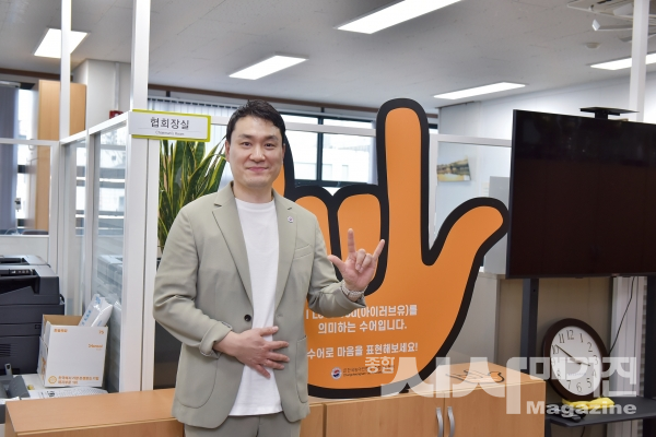 “청각장애인을 위한 법과 제도의 변화, 국회 입성 통해 더 많은 변화 이끌고 싶습니다.”