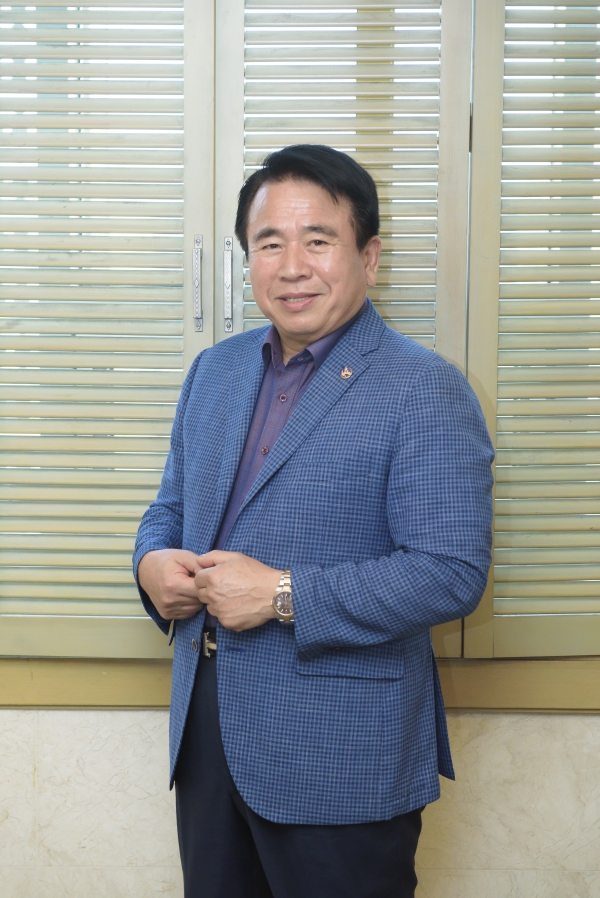 “한국인들의 긍지와 자부심을 드높이며 세계경제 활성화에 이바지합니다”