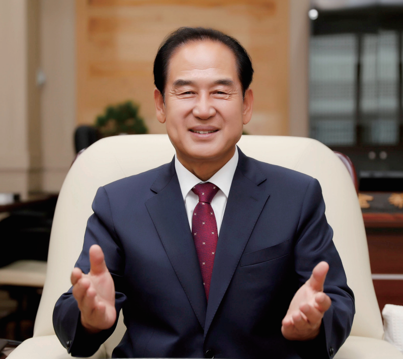 "새변혁의 새로운 출발선상에서 군민과 전 공직자  혼신의 노력중"