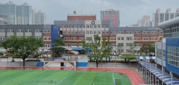 Aducation     대구반도체마이스터고등학교 유병원 교장