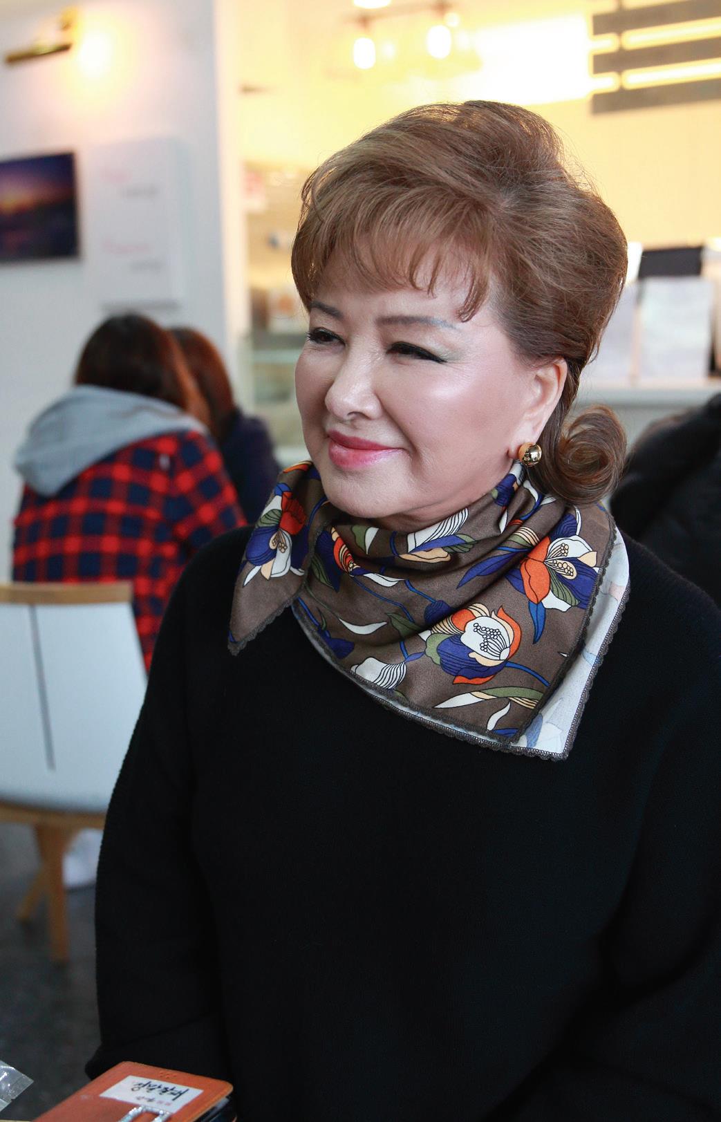 봉사 기쁨에 푹 빠진 가수 장미화