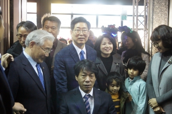 양승조 충남도지사 후보 '문재인 사무총장, 충남을 열다' 출판기념회 개최